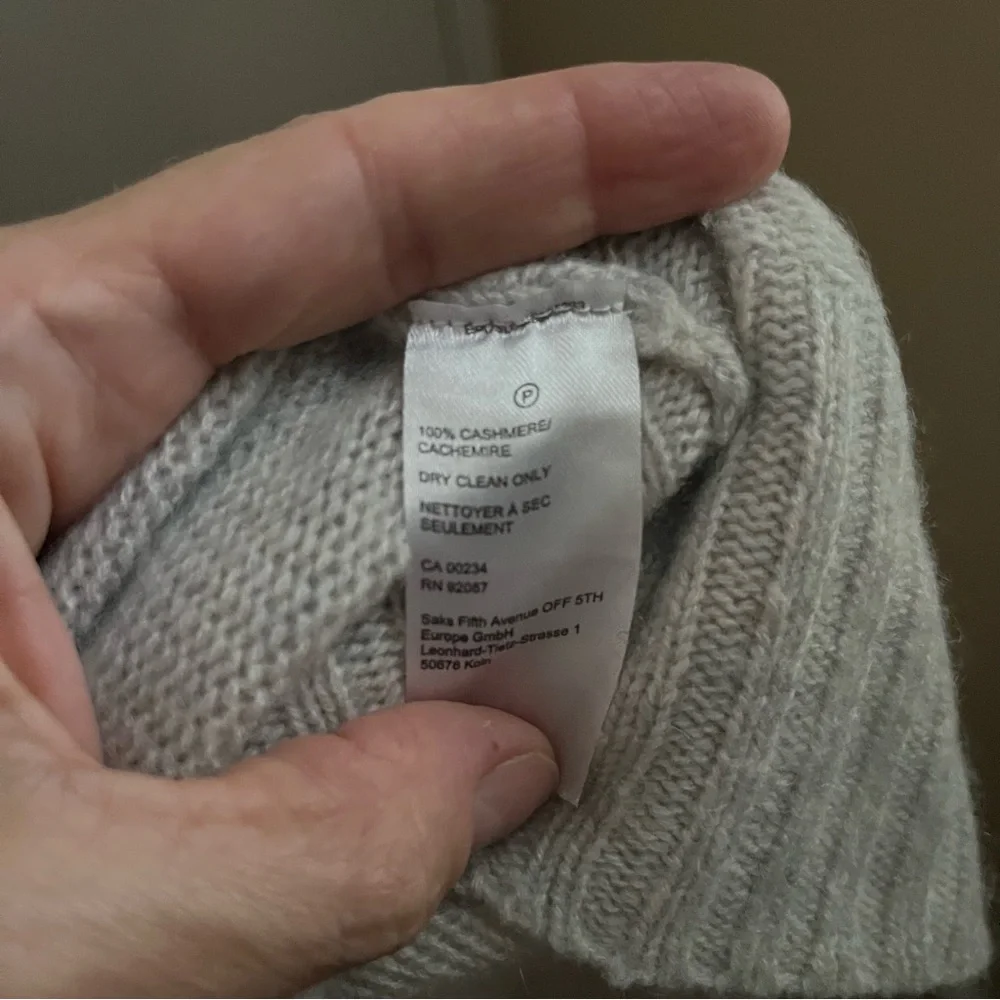 Saks Fifth Avenue 100% Cashmere Sweater Womens Large Gray Neural Quiet Luxury - Picture 14 of 16